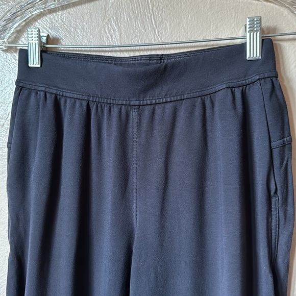 Lululemon Twisted And Tucked Pant 25” - Picture 3 of 7